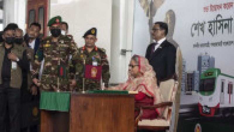 Proiectul "Linia 6", finanțat în mare parte cu fonduri japoneze, a fost inaugurat în cadrul unei ceremonii de către premierul din Bangladesh, Sheikh Hasina. Sursa foto: Profimedia Images | Poza 7 din 9