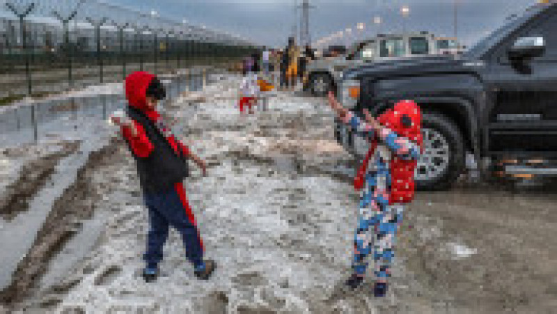 O furtună rară cu grindină a acoperit cu zăpadă străzile din Kuwait. Foto: Profimedia Images | Poza 6 din 6