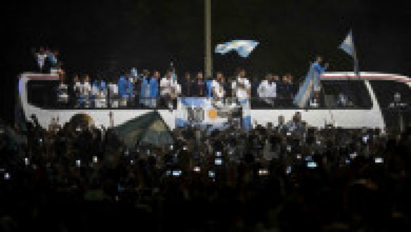 Zeci de mii de fani i-au întâmpinat pe campionii mondiali în Buenos Aires. Foto: Profimedia | Poza 6 din 10