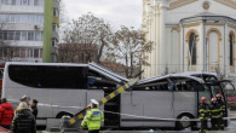 Un autocar a fost implicat într-un accident grav la Pasajul Unirii FOTO: Inquam Photos/ George Călin | Poza 5 din 9