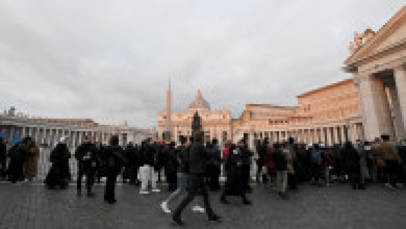 Trupul fostului Papă este expus în Bazilica Sf. Petru. Foto: Profimedia Images | Poza 7 din 9