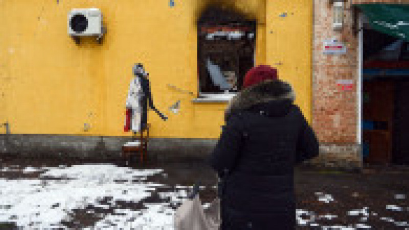 Banksy a confirmat că a pictat lucrarea și alte șase astfel de graffiti-uri în locuri care au fost lovite de luptele grele. Foto: Profimedia | Poza 3 din 6