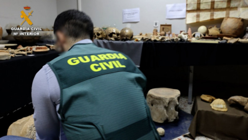 Poliția nu a găsit nicio documentație „care ar justifica deținerea” legală a artefactelor. Captură foto: guardiacivil.es