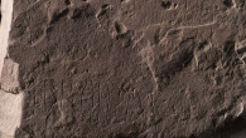 Blocul de gresie brună, de aproximativ 30 de centimetri, ar fi fost gravat în urmă cu 2000 de ani. Foto: khm.uio.no | Poza 5 din 6