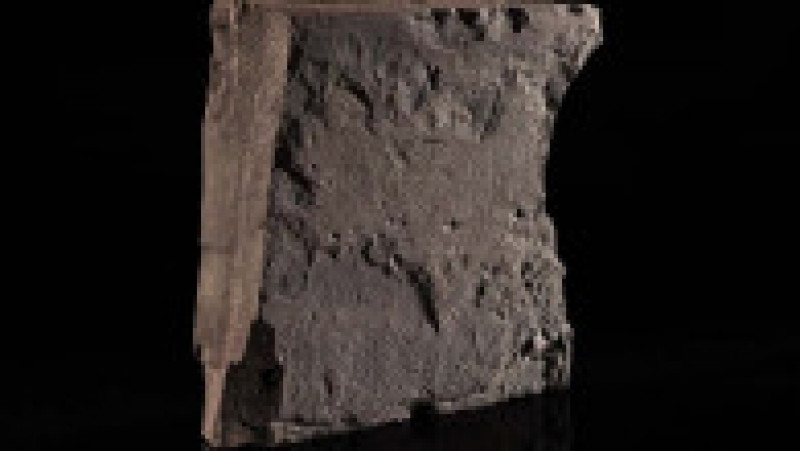 Blocul de gresie brună, de aproximativ 30 de centimetri, ar fi fost gravat în urmă cu 2000 de ani. Foto: khm.uio.no | Poza 1 din 6