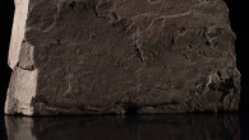 Blocul de gresie brună, de aproximativ 30 de centimetri, ar fi fost gravat în urmă cu 2000 de ani. Foto: khm.uio.no | Poza 3 din 6
