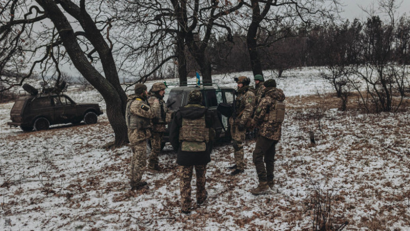 Imagine din 13 ianuarie 2023 cu soldați ucraineni pe linia frontului de la Soledar. Foto: Profimedia Images