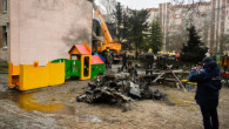 Un elicopter PUMA modernizat la Ghimbav, în România, s-a prăbușit într-o suburbie a Kievului, lângă o grădiniță. FOTO: Profimedia Images | Poza 4 din 9