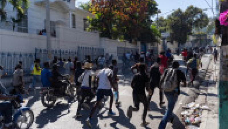 Sindicatul Național al Ofițerilor de Poliție haitieni spuen că 14 polițiști au fost uciși de la începutul anului în mai multe atacuri ale bandelor armate asupra secțiilor de poliție. Foto: Profimedia Images | Poza 5 din 18