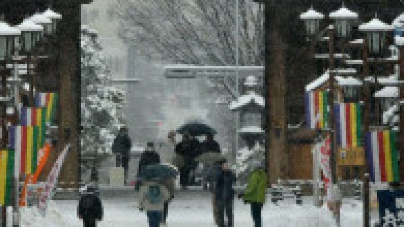 Japonia se confruntă cu ninsori puternice și temperaturi scăzute, vremea provocând victime, blocând mașini pe șosele, oprind trenuri în gări și ținând avioane la sol. Sursa foto Profimedia Images | Poza 16 din 20