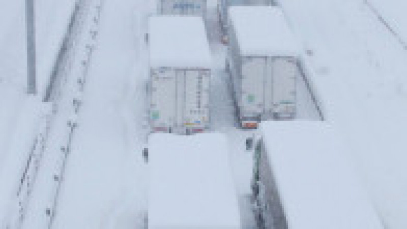 Japonia se confruntă cu ninsori puternice și temperaturi scăzute, vremea provocând victime, blocând mașini pe șosele, oprind trenuri în gări și ținând avioane la sol. Sursa foto Profimedia Images | Poza 3 din 20