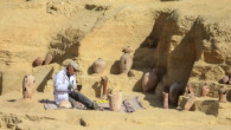Arheologii egipteni au scos la iveală patru morminte de demnitari din perioada faraonilor şi o mumie de peste 4.000 de ani la Saqqar. Foto: Profimedia | Poza 2 din 20