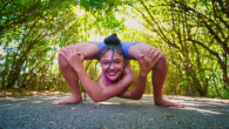 Liberty Barros din Marea Britanie este cunoscută drept "Cea mai flexibilă fată din lume". Sursa foto: Profimedia Images | Poza 20 din 24