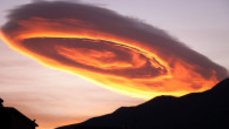 Acest nor este cunoscut sub denumirea de „nor lenticular”. Foto: Profimedia Images | Poza 1 din 13