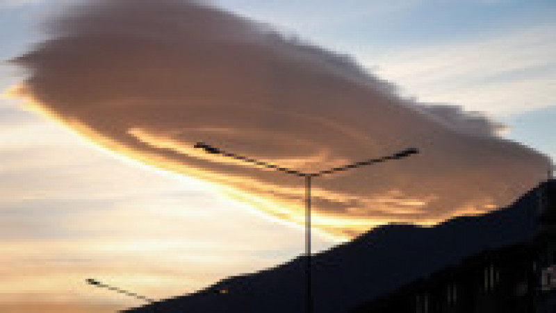 Acest nor este cunoscut sub denumirea de „nor lenticular”. Foto: Profimedia Images | Poza 7 din 13