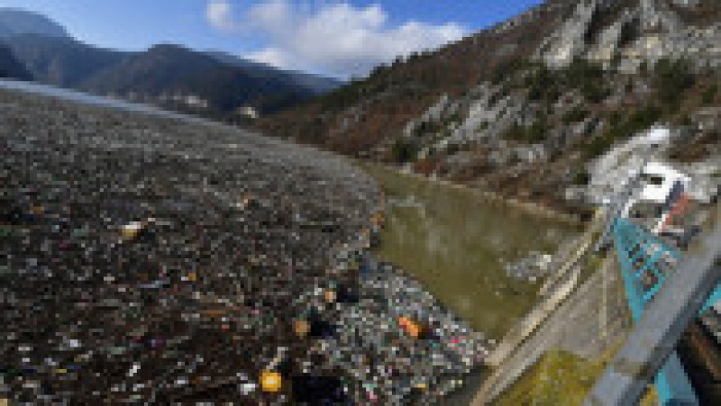 Un râu din Balcani, cunoscut pentru frumusețea lui naturală, a devenit o uriașă groapă de gunoi. FOTO: Profimedia Images | Poza 8 din 9