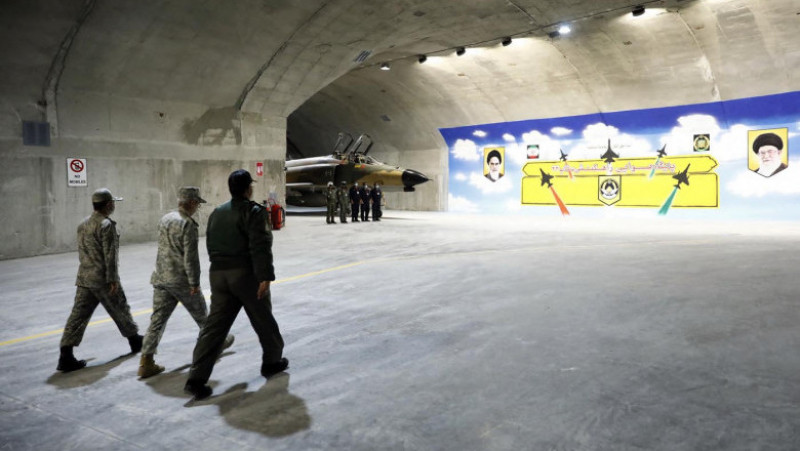 Iranul a prezentat prima bază aeriană subterană, de unde pot decola avioane de luptă. Foto: Profimedia