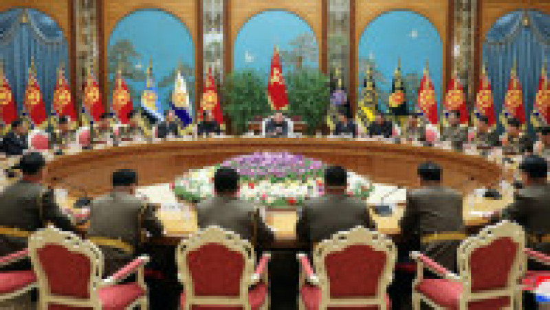 Nu există, însă, informații că Kim ar intenționa să renunțe la putere prea curând, precedentul „dinastic” de până acum arătând că dictatorii nord-coreeni rămân la putere până la moarte Foto: Profimedia Images | Poza 6 din 10
