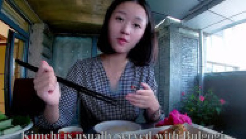 YuMi la restaurant. Sursa foto: captură YouTube / Olivia Natasha- YuMi Space DPRK daily | Poza 18 din 37