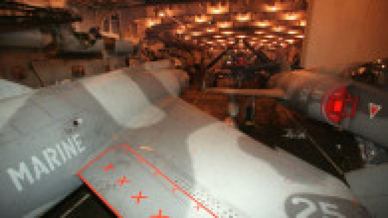 Portavionul din clasa Clemenceau a fost folosit de marina franceză între 1963 și 2000, sub numele Foch, și poate transporta 40 de avioane la bord. Nava a fost ulterior cumpărată de Brazilia și rebotezată Sao Paulo. Sursa foto Profimedia Images | Poza 8 din 33