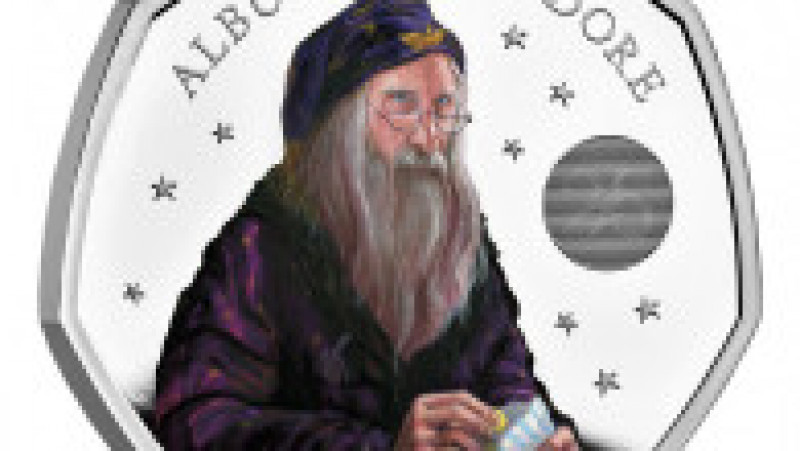 Monetăria Regală Britanică a lansat o monedă aniversară cu vrăjitorul Albus Dumbledore și Regele Charles al III-lea. Sursa foto Profimedia Images | Poza 3 din 8