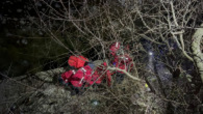 Salvamontiştii gorjeni au intervenit pentru căutarea şi salvarea unei persoane care a căzut într-un spaţiu foarte îngust în zona Cheile Sohodolului din masivul Vâlcan. Foto: Salvamont România | Poza 3 din 5
