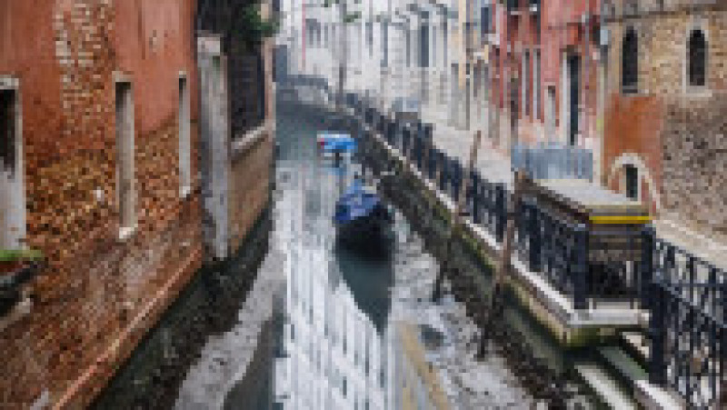Gondolele sunt trase pe dreapta în Veneția, unde celebrele canale au rămas fără apă din cauza secetei. FOTO: Profimedia Images | Poza 7 din 14