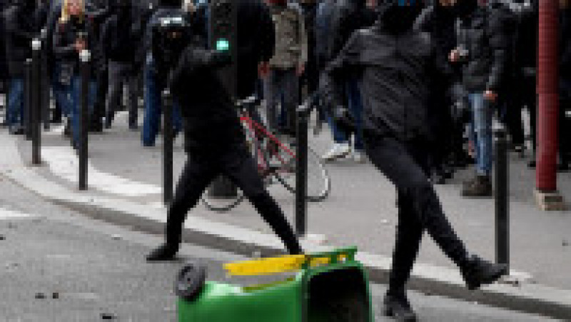 Proteste violente la Paris. Foto: Profimedia | Poza 3 din 12