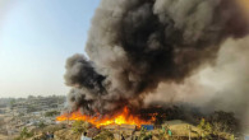 Incendiu devastator într-o tabără de refugiați rohingya din Bangladesh. Foto: Profimedia | Poza 8 din 10