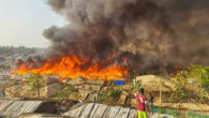 Incendiu devastator într-o tabără de refugiați rohingya din Bangladesh. Foto: Profimedia | Poza 4 din 10