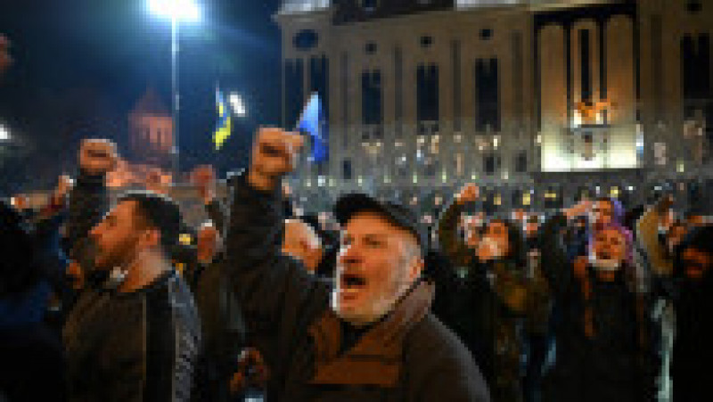 Poliția din Georgia a folosit gaze lacrimogene și tunuri cu apă împotriva protestatarilor din Tbilisi, după ce parlamentul a anunțat că sprijină un proiect de lege privind „agenți străini”. Foto: Profimedia Images | Poza 2 din 21