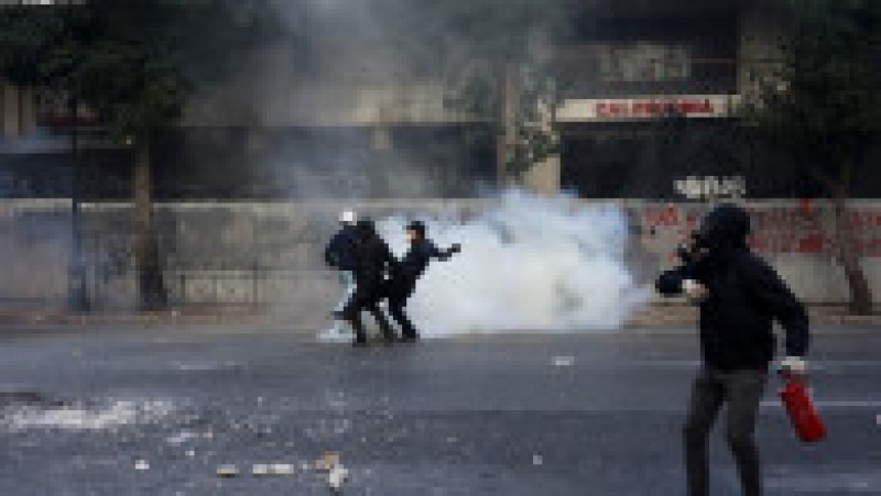 Proteste violente la Atena. Foto: Profimedia Images | Poza 13 din 16
