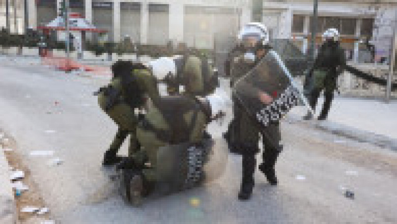 Proteste violente la Atena. Foto: Profimedia Images | Poza 14 din 16