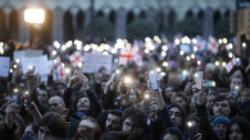 Mii de oameni participă miercuri la a doua zi consecutivă de proteste în capitala georgiană Tbilisi. Foto: Profimedia | Poza 1 din 7