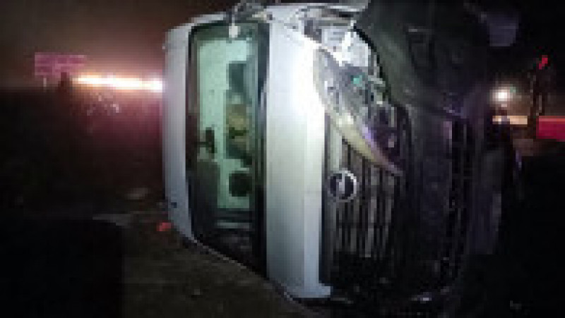 Doi bărbați au murit după impactul dintre două autoturisme și o autoutilitară pe DN73. Foto: ISU Brașov | Poza 3 din 4