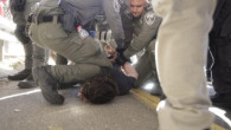 Protestatarii au blocat drumul spre aeroportul din Tel Aviv. Foto: Profimedia Images | Poza 6 din 8