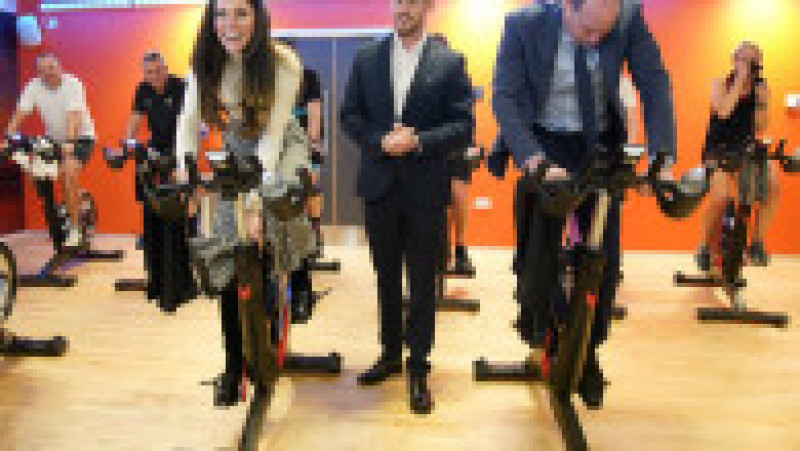 Prințul William și prințesa Kate s-au întrecut pe biciclete de spinning. Sursa foto: Profimedia Images | Poza 11 din 15