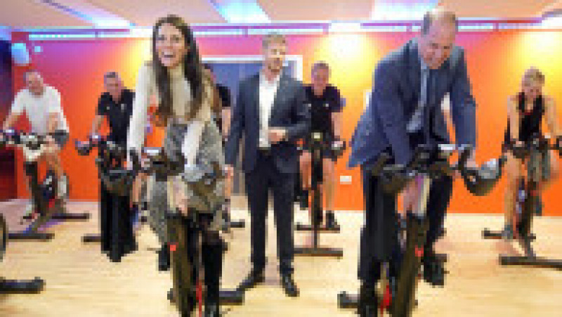 Prințul William și prințesa Kate s-au întrecut pe biciclete de spinning. Sursa foto: Profimedia Images | Poza 12 din 15