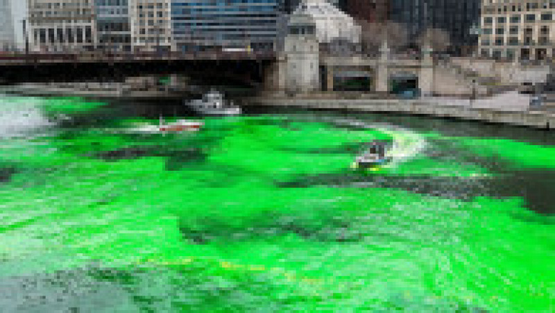 Râul care traversează Chicago a devenit verde. FOTO: Profimedia Images | Poza 7 din 8