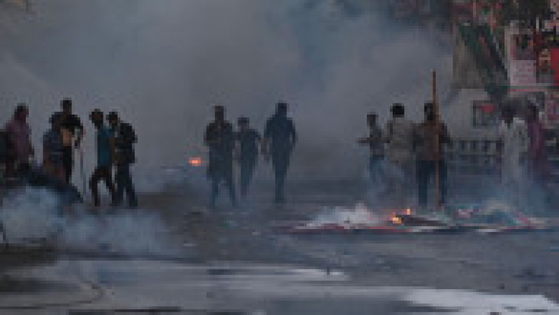 Violențele au început după ce protestatarii au început să arunce cu pietre și cărămizi spre polițiști Foto: Profimedia Images | Poza 4 din 14