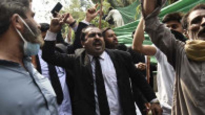 Ciocniri violente în Pakistan între susținătorii fostului premier Imran Khan și forțele de ordine. Foto: Profimedia Images | Poza 4 din 7