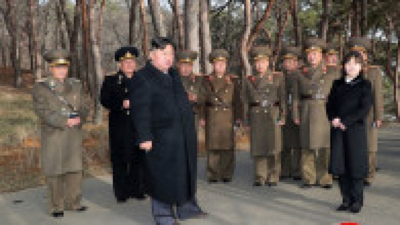 Liderul nord-coreean a apărut însoţit de fiica sa Ju Ae, considerată de unii analişti viitoarea moştenitoare a regimului.Foto: Profimedia | Poza 3 din 5