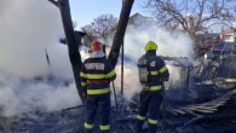 Zeci de animale mistuite de flăcări într-un incendiu la Cornu Luncii. Foto: ISU Suceava | Poza 3 din 3