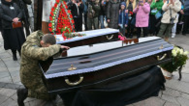 Sicriele militarilor Oleg și Nikita Khomiuk, tată și fiu, morți împreună la Bahmut. Foto: Profimedia | Poza 10 din 13