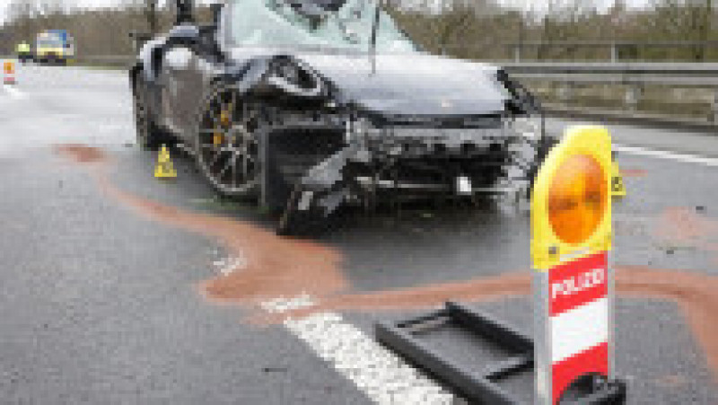 Patru morți și trei mașini Porsche implicate într-un accident rutier groaznic petrecut în Germania. Sursa foto: Profimedia Images | Poza 15 din 19
