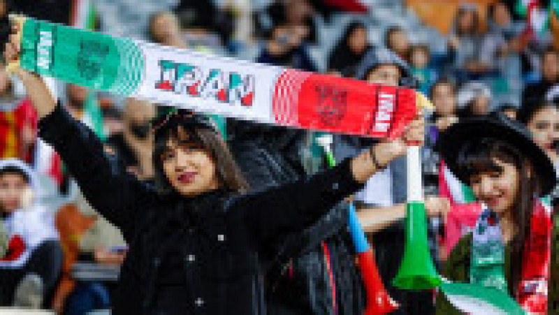 De mai bine de 40 de ani, Iranul le interzice, în general, femeilor să participe la meciurile de fotbal. Foto: Profimedia | Poza 12 din 12