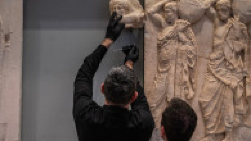 Trei fragmente din Parthenon au fost returnate Greciei de către Vatican. Foto: Profimedia Images | Poza 4 din 6