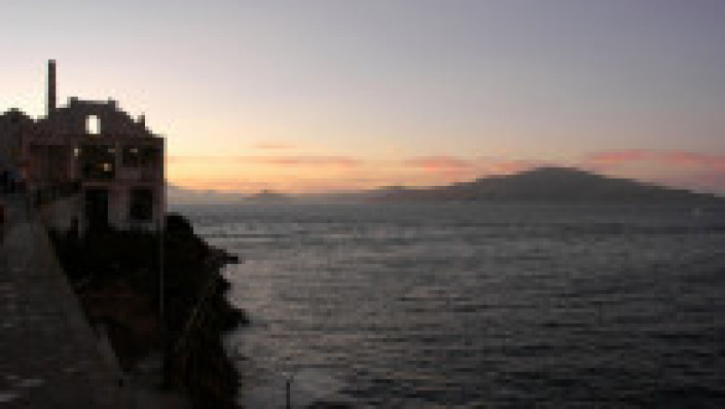 Închisoare federală din fostul Fort Alcatraz, aflat pe o insulă în Golful San Francisco, a găzduit prizonieri doar timp de 30 de ani, însă a fost suficient timp încât să devină o legendă. Sursa foto: Profimedia Images | Poza 8 din 28