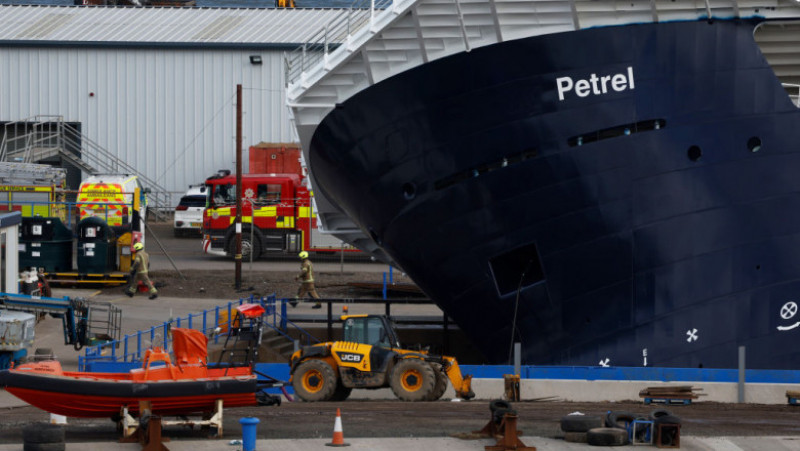 O navă uriașă, de 3.000 de tone, s-a răsturnat în portul din Edinburgh FOTO: Getty Images