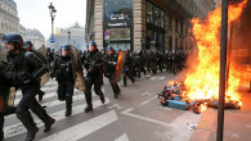 Franța este zguduită de proteste violente soldate cu lupte de stradă, distrugeri și mii de arestări: Foto: Profimedia | Poza 12 din 18